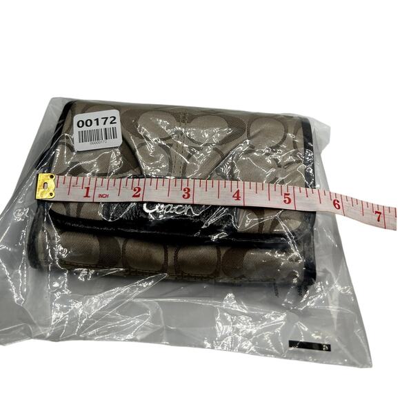 Coach Signature Wallet - Picture 8 of 9